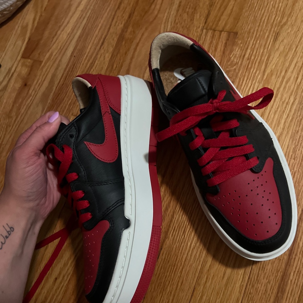 Nike Men's Black and Red Leather Sneakers